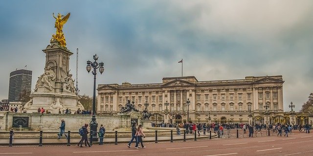 English ESL Dictation: Buckingham Palace